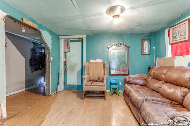 Listing photo id 5 for 415 Wilcox Ave