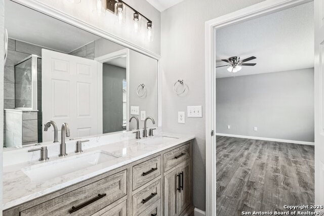 Listing photo id 36 for 9427 Copper Mist
