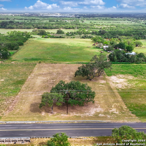 Listing photo id 0 for 21454 Lamm Rd