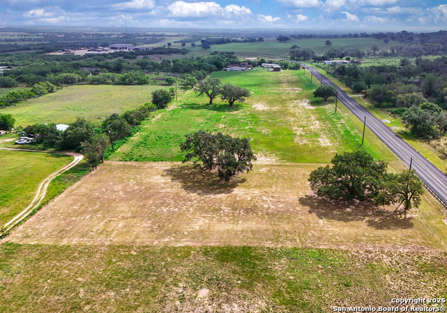 Listing photo id 3 for 21454 Lamm Rd