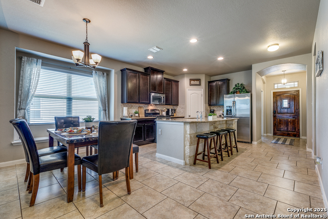 Listing photo id 8 for 7103 Republic Parkway
