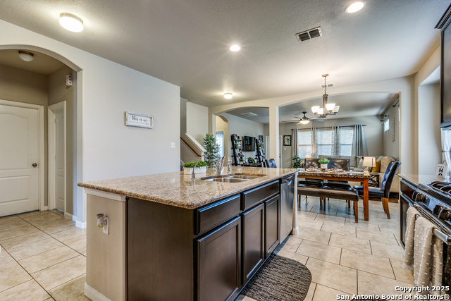 Listing photo id 9 for 7103 Republic Parkway