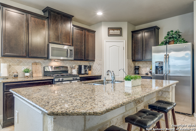 Listing photo id 10 for 7103 Republic Parkway