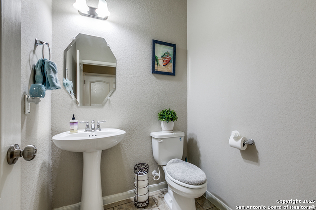 Listing photo id 11 for 7103 Republic Parkway