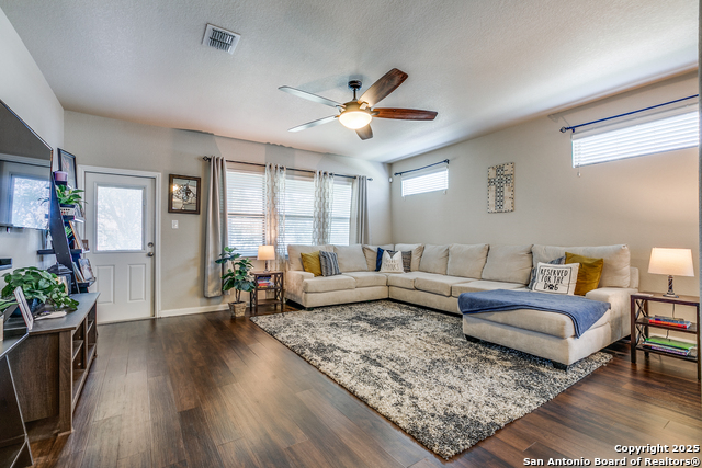 Listing photo id 4 for 7103 Republic Parkway