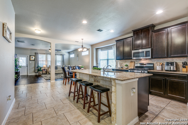 Listing photo id 6 for 7103 Republic Parkway