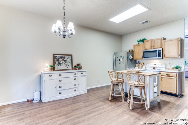 Listing photo id 10 for 9515 Wicklow
