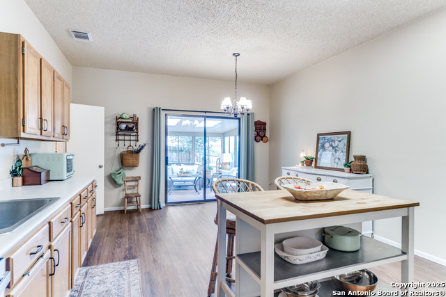 Listing photo id 12 for 9515 Wicklow