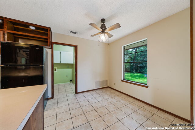 Listing photo id 8 for 2822 Low Oak
