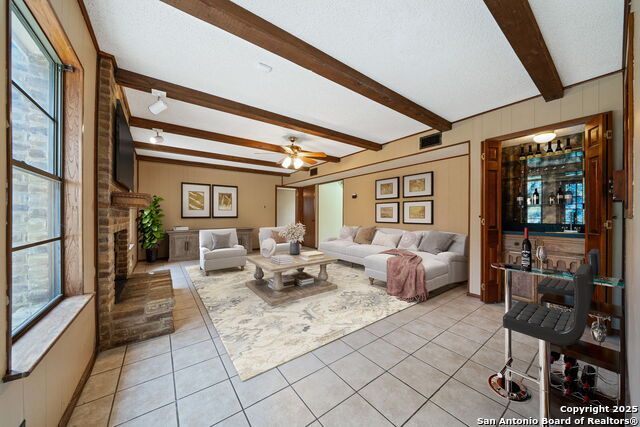 Listing photo id 14 for 2822 Low Oak