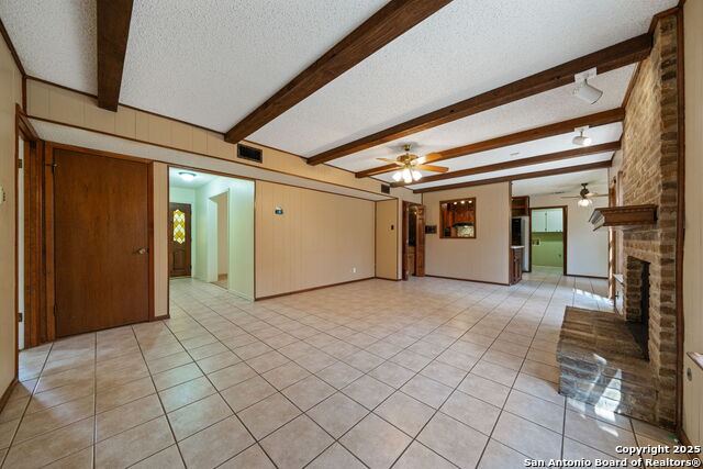 Listing photo id 17 for 2822 Low Oak
