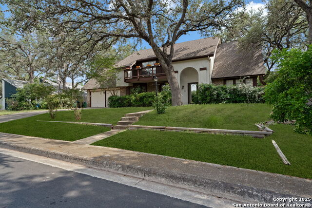 Listing photo id 0 for 2822 Low Oak