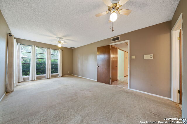 Listing photo id 18 for 2822 Low Oak