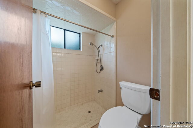 Listing photo id 23 for 2822 Low Oak