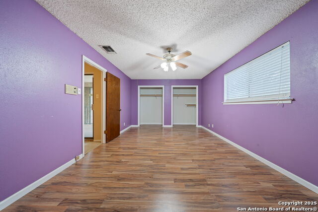 Listing photo id 25 for 2822 Low Oak
