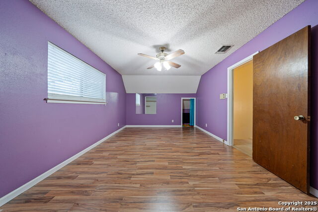 Listing photo id 26 for 2822 Low Oak