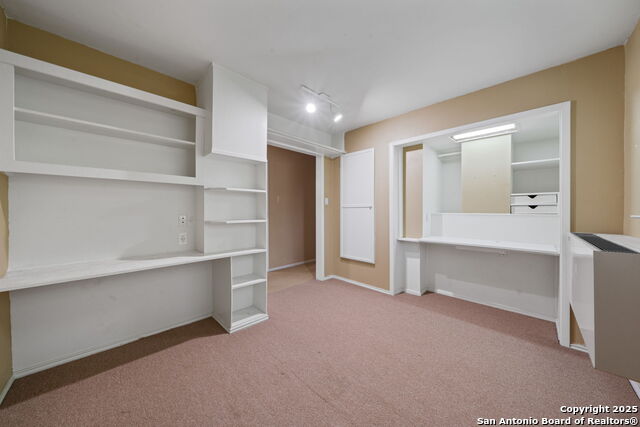 Listing photo id 29 for 2822 Low Oak