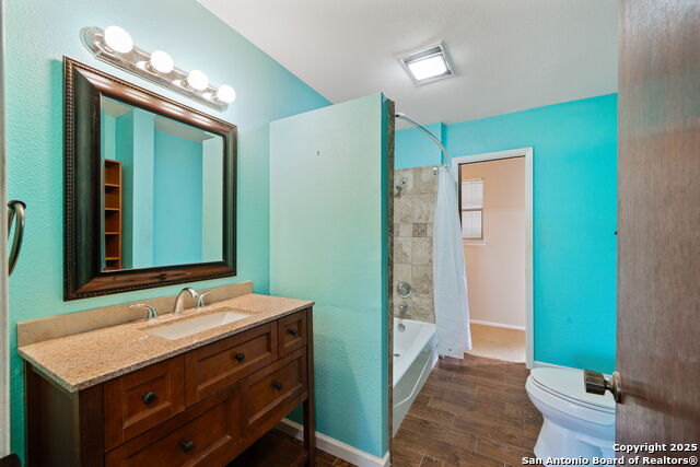 Listing photo id 31 for 2822 Low Oak