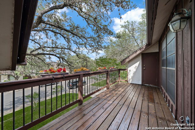 Listing photo id 33 for 2822 Low Oak