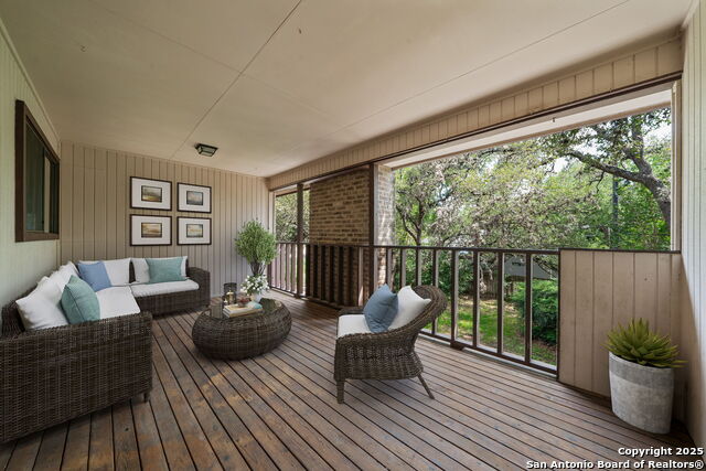 Listing photo id 34 for 2822 Low Oak