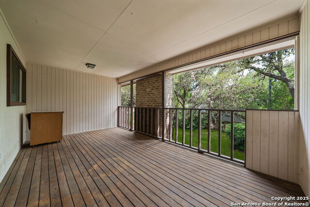 Listing photo id 35 for 2822 Low Oak