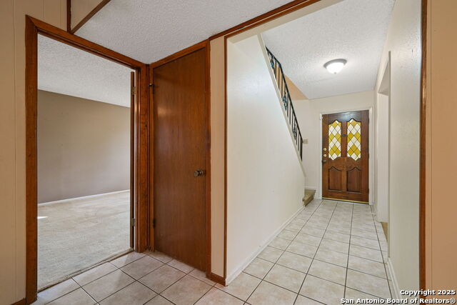 Listing photo id 2 for 2822 Low Oak