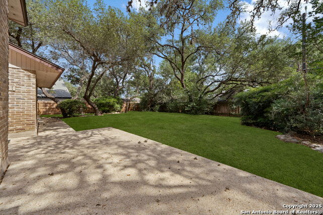 Listing photo id 38 for 2822 Low Oak