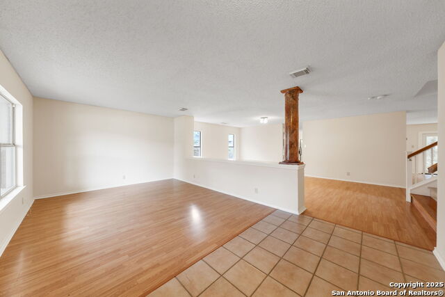 Listing photo id 11 for 7734 Falcon Oak