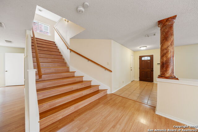 Listing photo id 12 for 7734 Falcon Oak