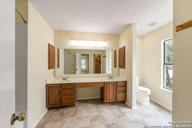 Listing photo id 14 for 7734 Falcon Oak