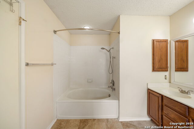 Listing photo id 15 for 7734 Falcon Oak