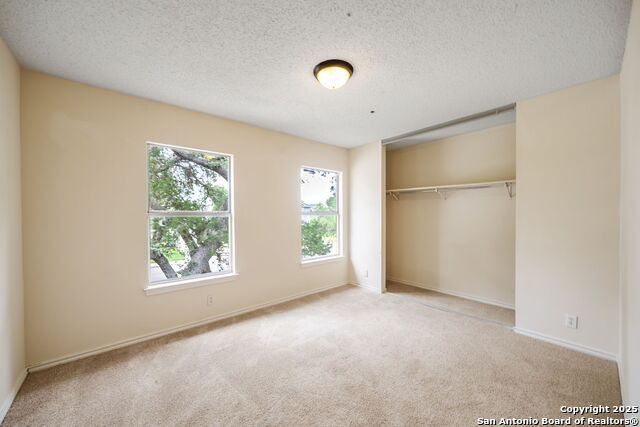 Listing photo id 17 for 7734 Falcon Oak