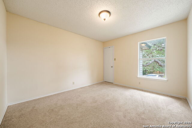 Listing photo id 19 for 7734 Falcon Oak