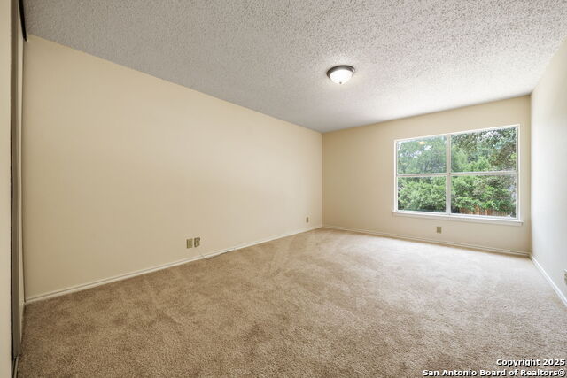 Listing photo id 20 for 7734 Falcon Oak