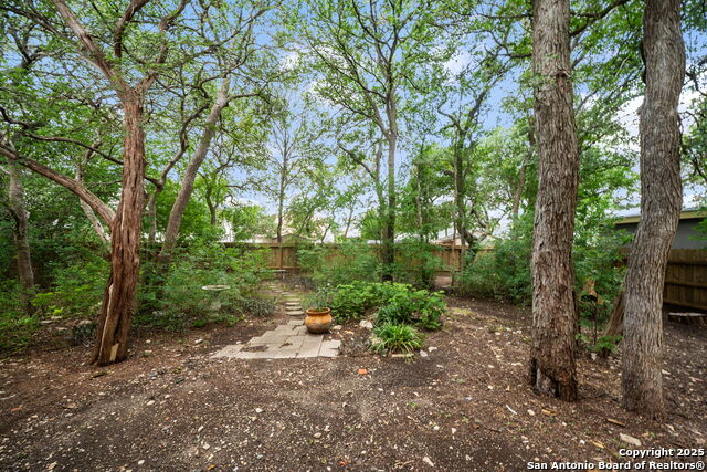 Listing photo id 23 for 7734 Falcon Oak