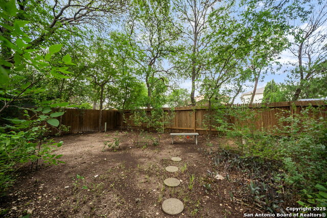 Listing photo id 24 for 7734 Falcon Oak
