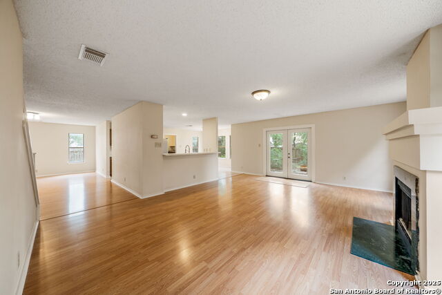 Listing photo id 1 for 7734 Falcon Oak
