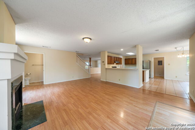 Listing photo id 2 for 7734 Falcon Oak