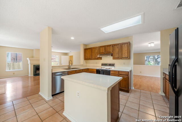 Listing photo id 4 for 7734 Falcon Oak