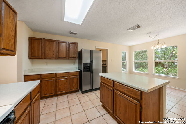 Listing photo id 5 for 7734 Falcon Oak