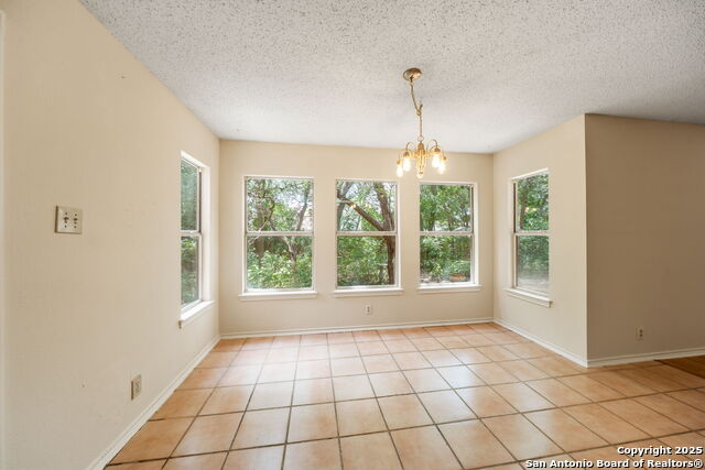 Listing photo id 7 for 7734 Falcon Oak