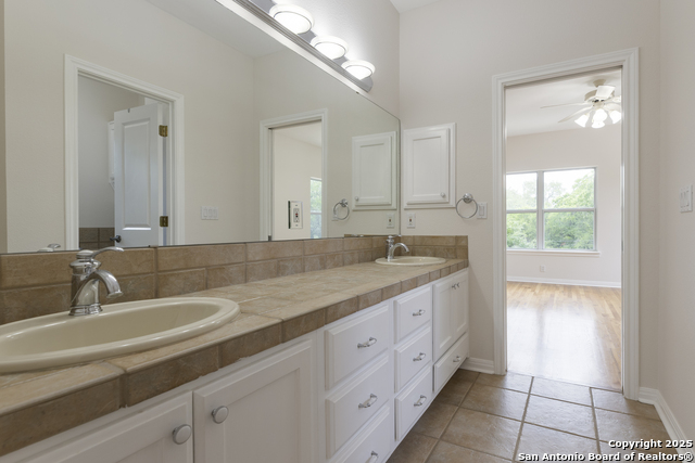Listing photo id 21 for 1245 Phantom Rider Trail