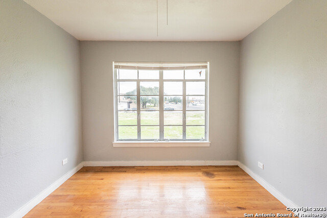 Image 12 of 24 For 2331 Cincinnati Ave  1