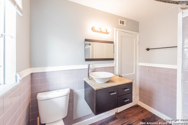 Image 18 of 24 For 2331 Cincinnati Ave  1
