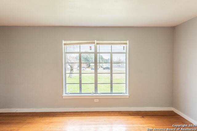 Image 22 of 24 For 2331 Cincinnati Ave  1