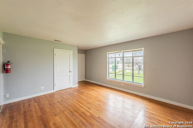 Image 23 of 24 For 2331 Cincinnati Ave  1