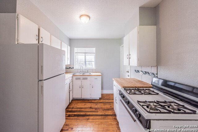 Image 3 of 24 For 2331 Cincinnati Ave  1
