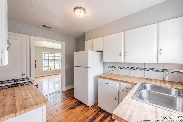 Image 5 of 24 For 2331 Cincinnati Ave  1