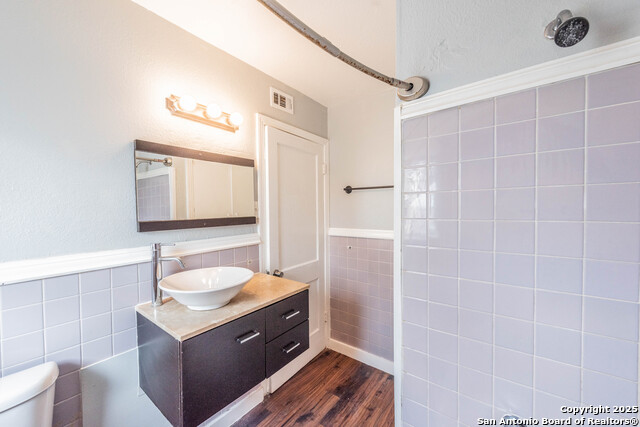 Listing photo id 15 for 2331 Cincinnati Ave 3