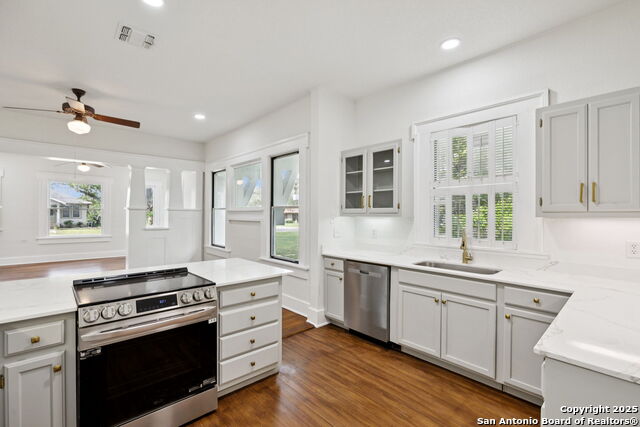 Listing photo id 8 for 233 May Street